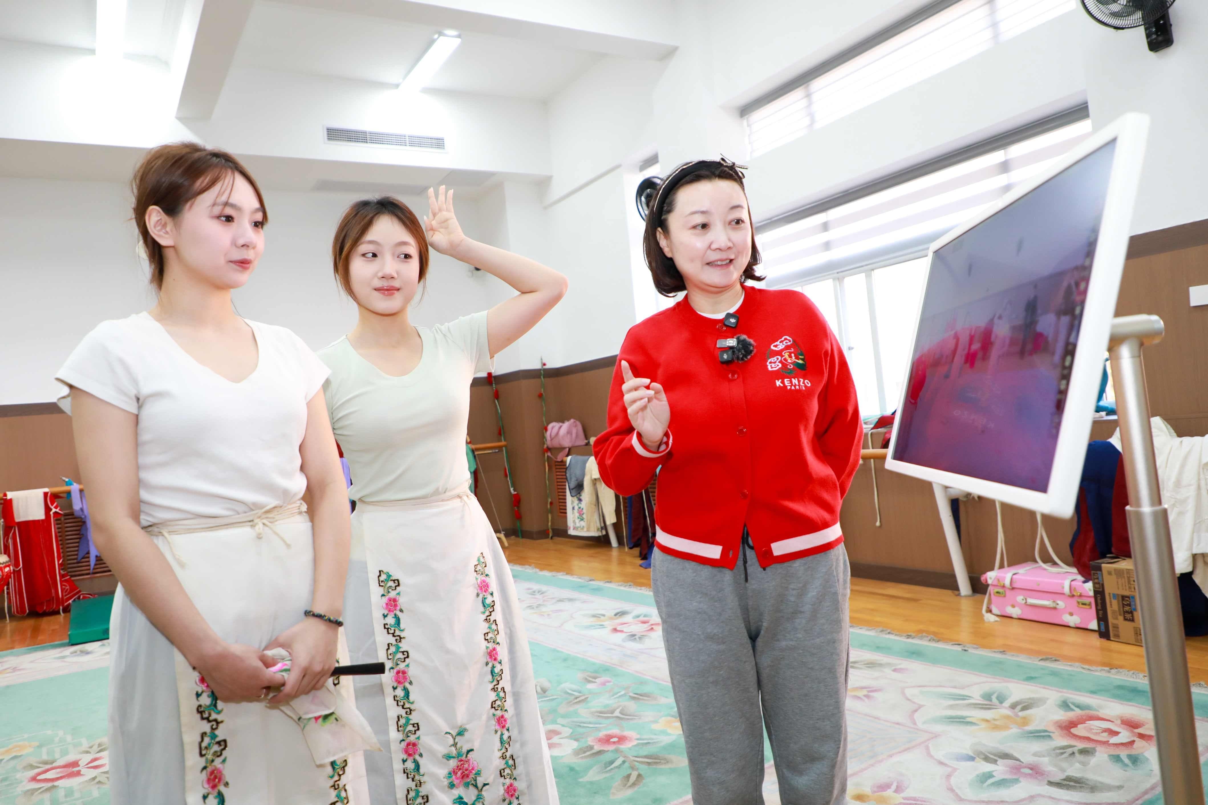 北京高校助力推进教育科技人才一体发展特别报道|中国戏曲学院③:当AI“遇见”戏曲,这间练功房有点“不一样” 北京高校助力推进教育科技人才一体发展特别报道|中国戏曲学院③:当AI“遇见”戏曲,这间练功房有点“不一样”