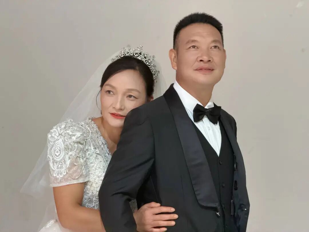 这张婚纱照,他们等了26年……