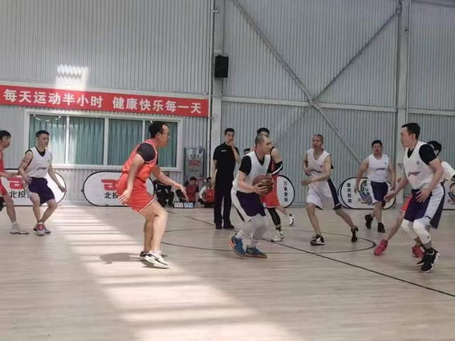 北京市广播电视局篮球队以饱满热情参加全市宣传系统篮球友谊赛