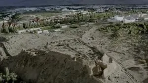 雪山秘境的温情之约——评纪录片《一直看着你来的路口》 雪山秘境的温情之约——评纪录片《一直看着你来的路口》