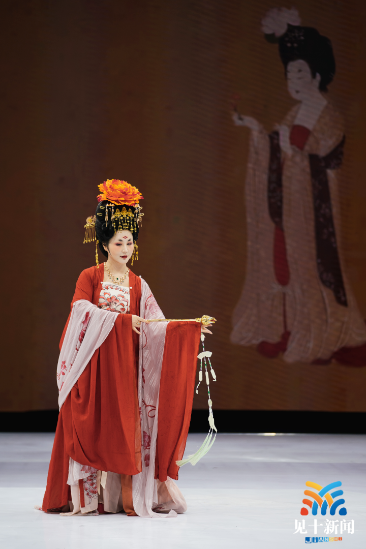 重庆九龙坡本土汉服设计师汤圆姐姐“敖珞珈”和她的汉服梦