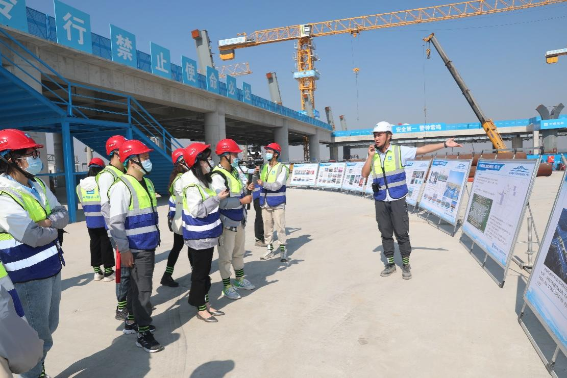 西安咸阳国际机场扩建项目举行钢结构首吊仪式