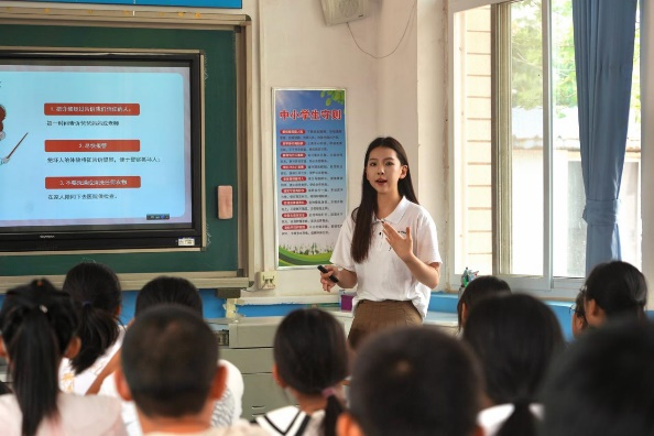 以学促干 主题教育进行时|上好“行走的思政课” 北京高校师生多样开展暑期实践