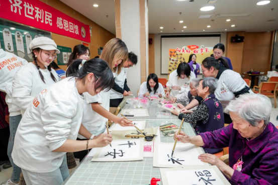 重阳佳节全国六地同时开展“孝心工程”儿童实践、高校陪伴、健步走活动 助力传统孝道传承