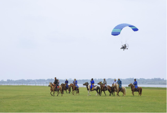 魅力都市与多彩四季:鄂尔多斯的现代活力与自然之美 魅力都市与多彩四季:鄂尔多斯的现代活力与自然之美