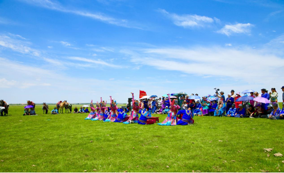 魅力都市与多彩四季:鄂尔多斯的现代活力与自然之美 魅力都市与多彩四季:鄂尔多斯的现代活力与自然之美