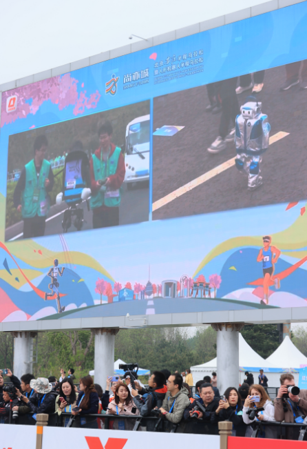 北京超高清视听·行｜超高清智能拍摄技术赋能亦庄半马，打造“人机共跑”直播新纪元