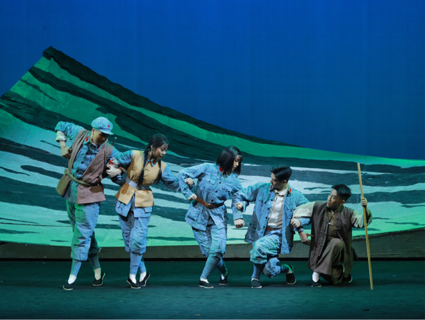 高校原创文化精品 | 青春在戏台上绽放——京剧《迟开的山丹丹》的创新之路 高校原创文化精品 | 青春在戏台上绽放——京剧《迟开的山丹丹》的创新之路