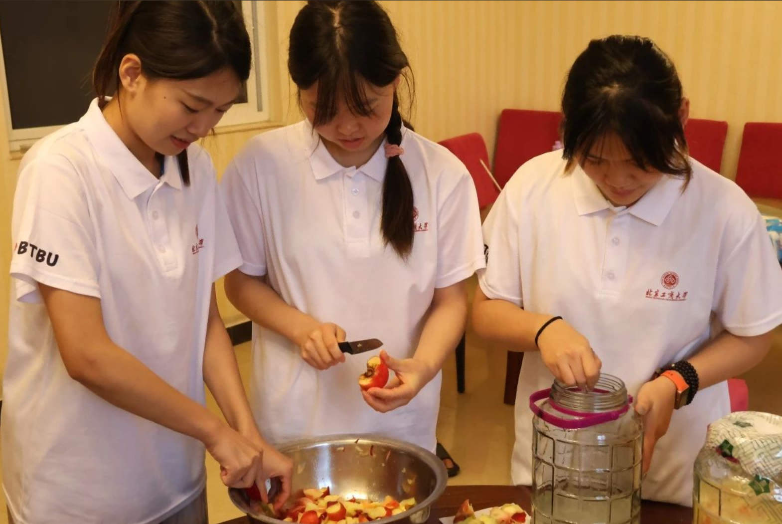 北京高校服务新时代首都发展特别报道 | 北京工商大学②：在京郊沃土播撒科技创新的种子