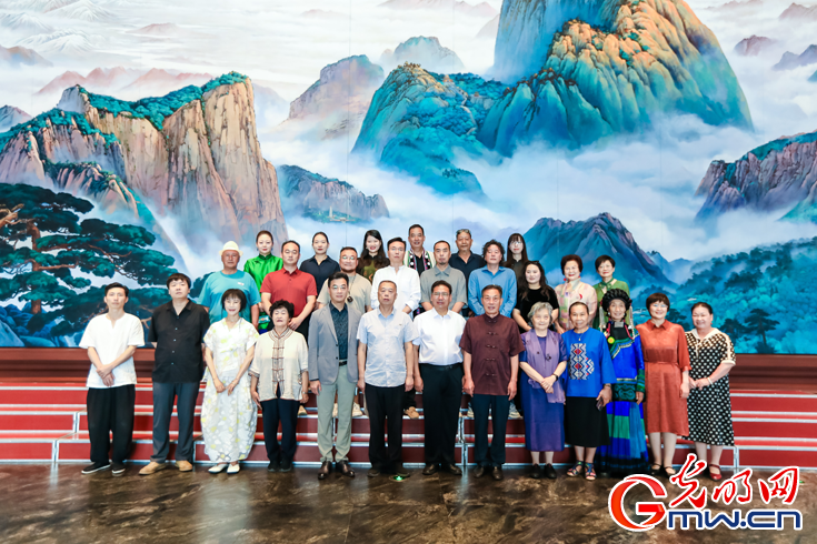 2024“中国非遗年度人物”走进国家版本馆