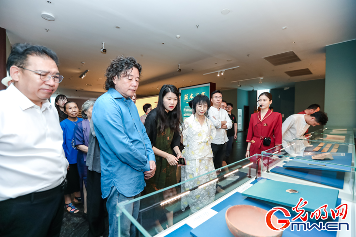 2024“中国非遗年度人物”走进国家版本馆