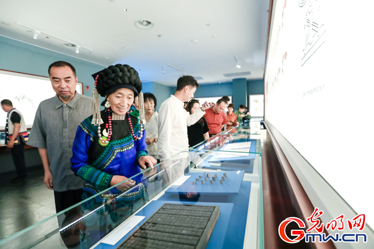 2024“中国非遗年度人物”走进国家版本馆