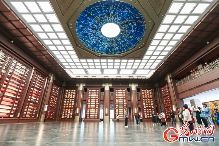 2024“中国非遗年度人物”走进国家版本馆