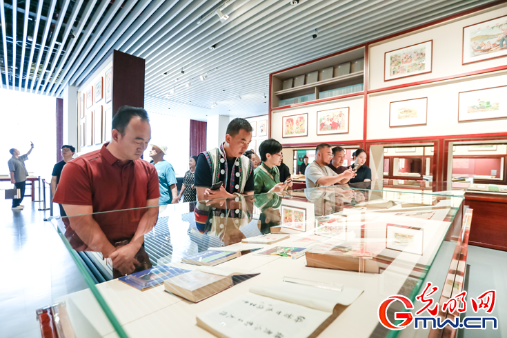 2024“中国非遗年度人物”走进国家版本馆