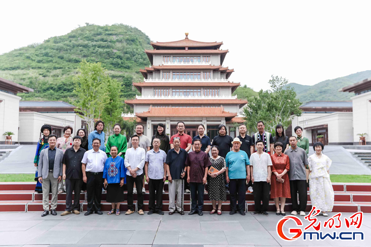 2024“中国非遗年度人物”走进国家版本馆