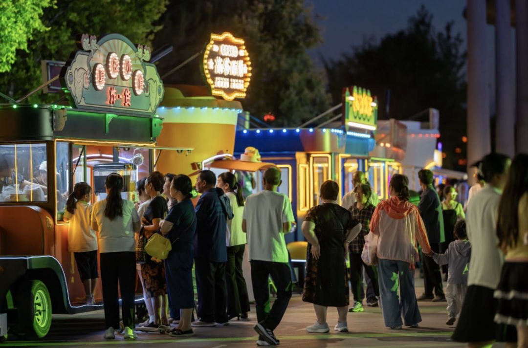 带上“毛孩子”一起逛！世园“夜市派对”太全面了