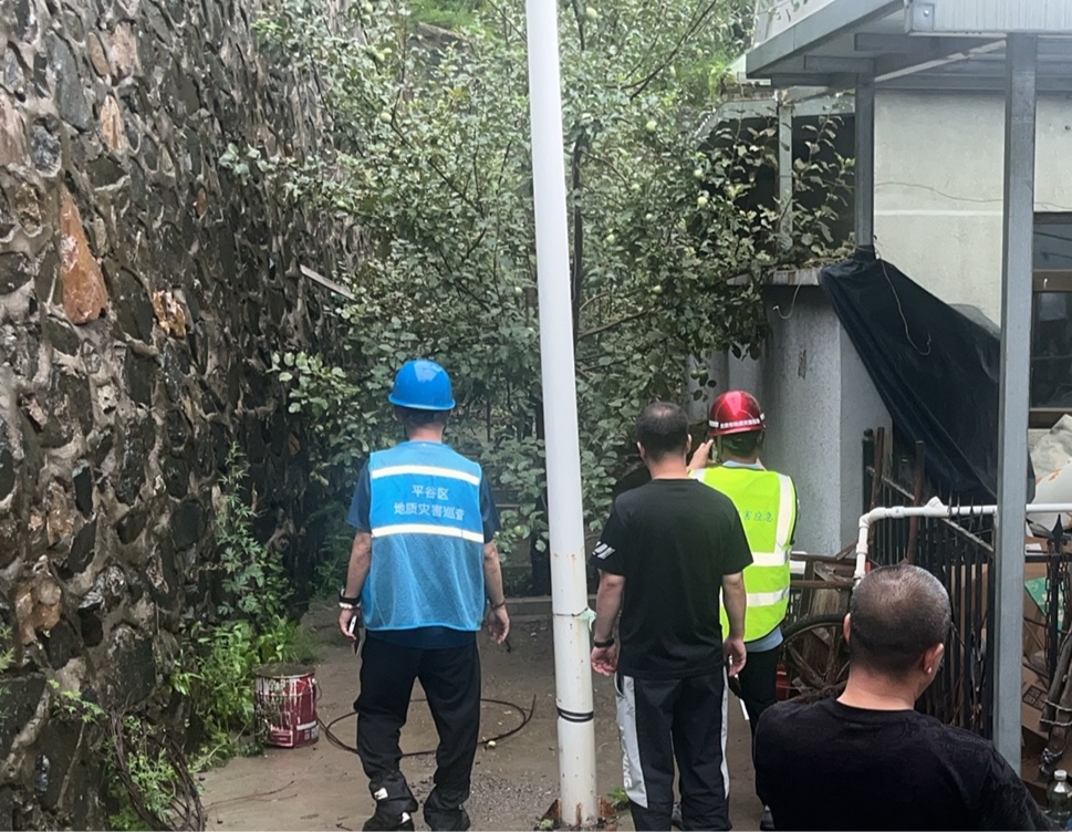 风雨中的“守护者”：北京平谷分局全力以赴织牢防汛“安全网”