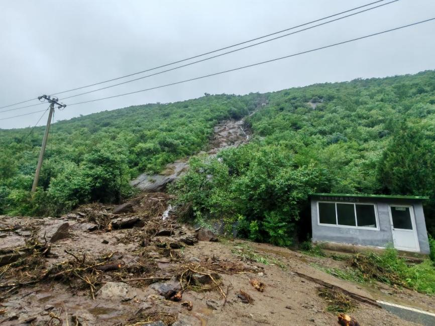 暴雨持续致地灾风险陡增，北京市规划自然资源委延庆分局一线战险情护民生