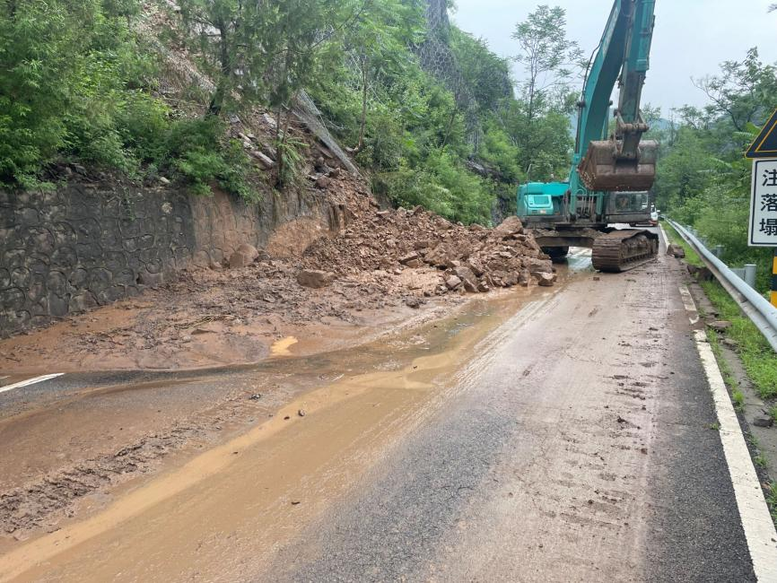 暴雨持续致地灾风险陡增，北京市规划自然资源委延庆分局一线战险情护民生