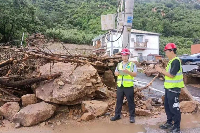 让党旗在防汛一线高高飘扬 | 北京市规划自然资源委防汛应急党员先锋队纪实