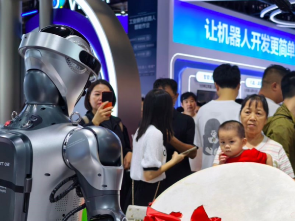 关注!全球机器人齐聚北京,广电超高清视听添动能