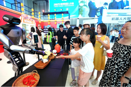 关注!全球机器人齐聚北京,广电超高清视听添动能