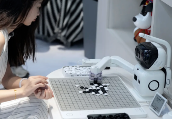 关注!全球机器人齐聚北京,广电超高清视听添动能