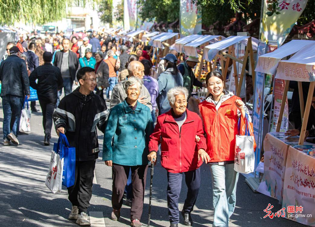 银龄生活有滋有味 银龄生活有滋有味