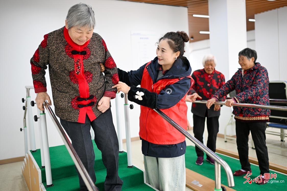 “养老”变“享老”,温暖在身边 “养老”变“享老”,温暖在身边