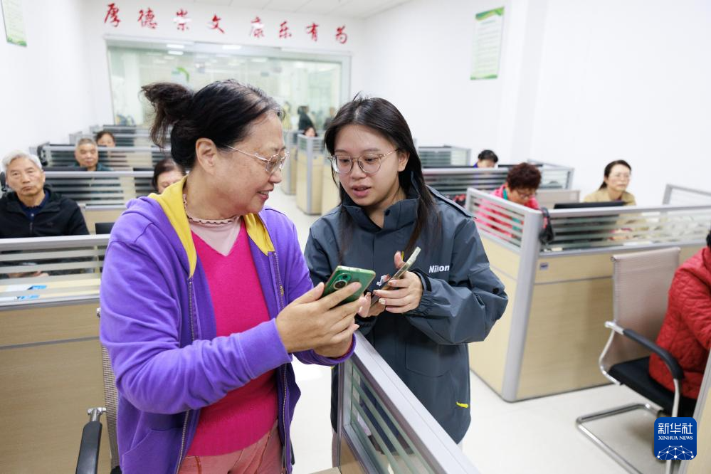 贵阳:社区养老 情满桑榆