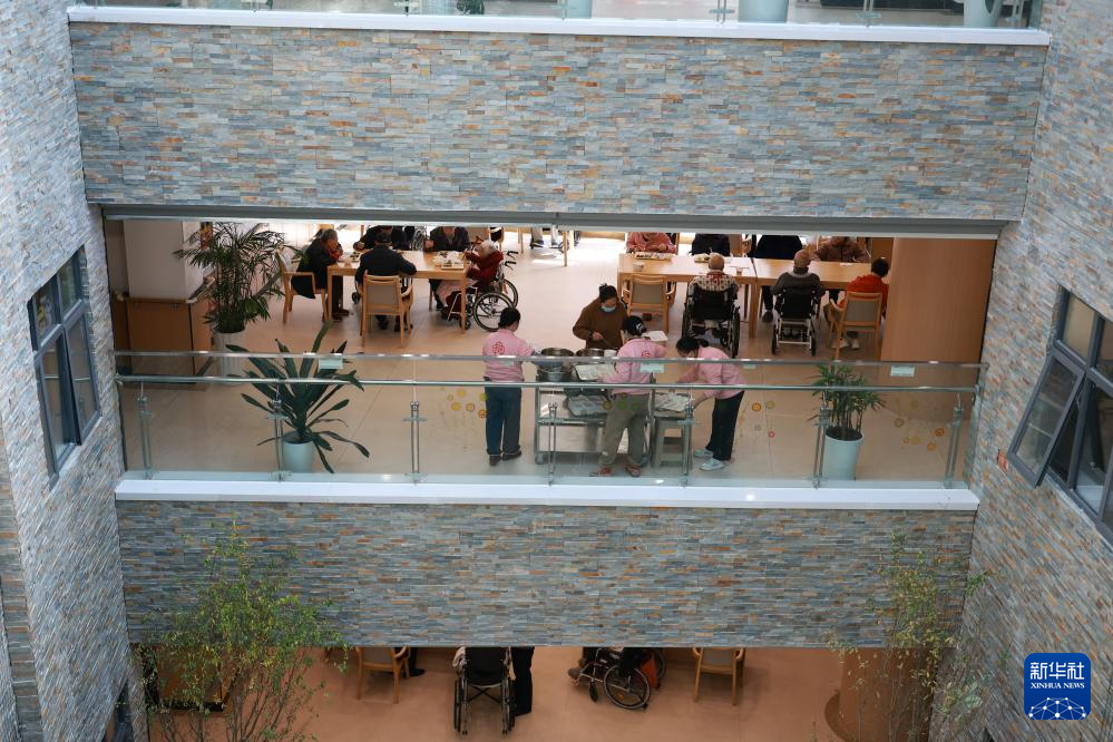 贵阳:社区养老 情满桑榆