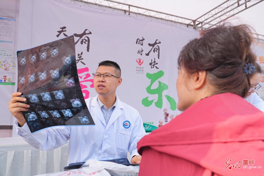 敬老送关怀 服务暖人心 敬老送关怀 服务暖人心