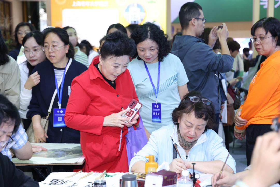 老年教育课程创新如何赋能银发经济生态构建