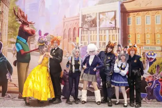 《疯狂动物城2》内地票房突破21亿,不只抢票还抢胡萝卜桶! 《疯狂动物城2》内地票房突破21亿,不只抢票还抢胡萝卜桶!