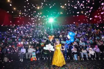 《疯狂动物城2》内地票房突破21亿,不只抢票还抢胡萝卜桶! 《疯狂动物城2》内地票房突破21亿,不只抢票还抢胡萝卜桶!