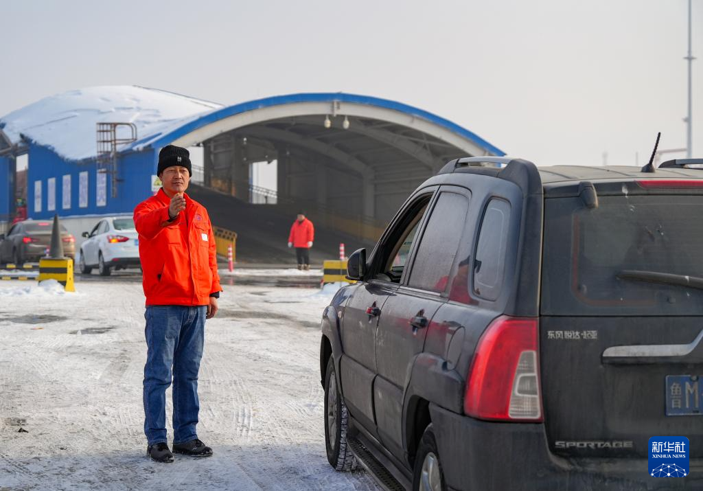 新春走基层丨给爱车买张春运火车票