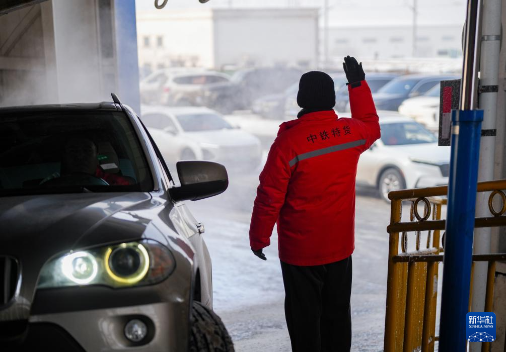 新春走基层丨给爱车买张春运火车票