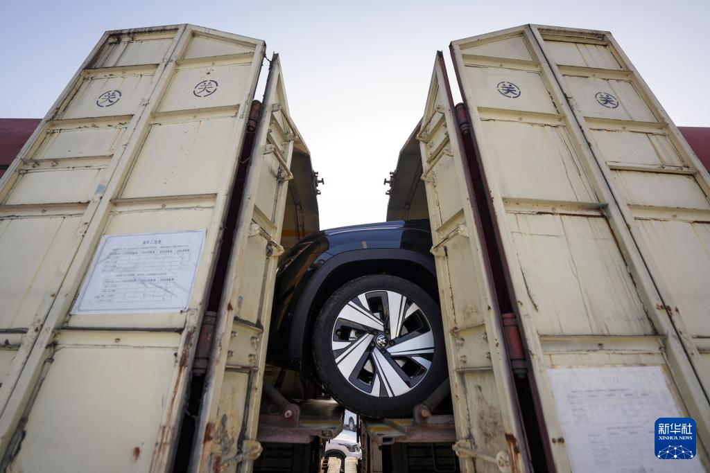 新春走基层丨给爱车买张春运火车票