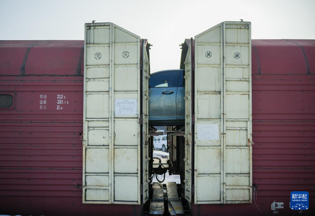 新春走基层丨给爱车买张春运火车票