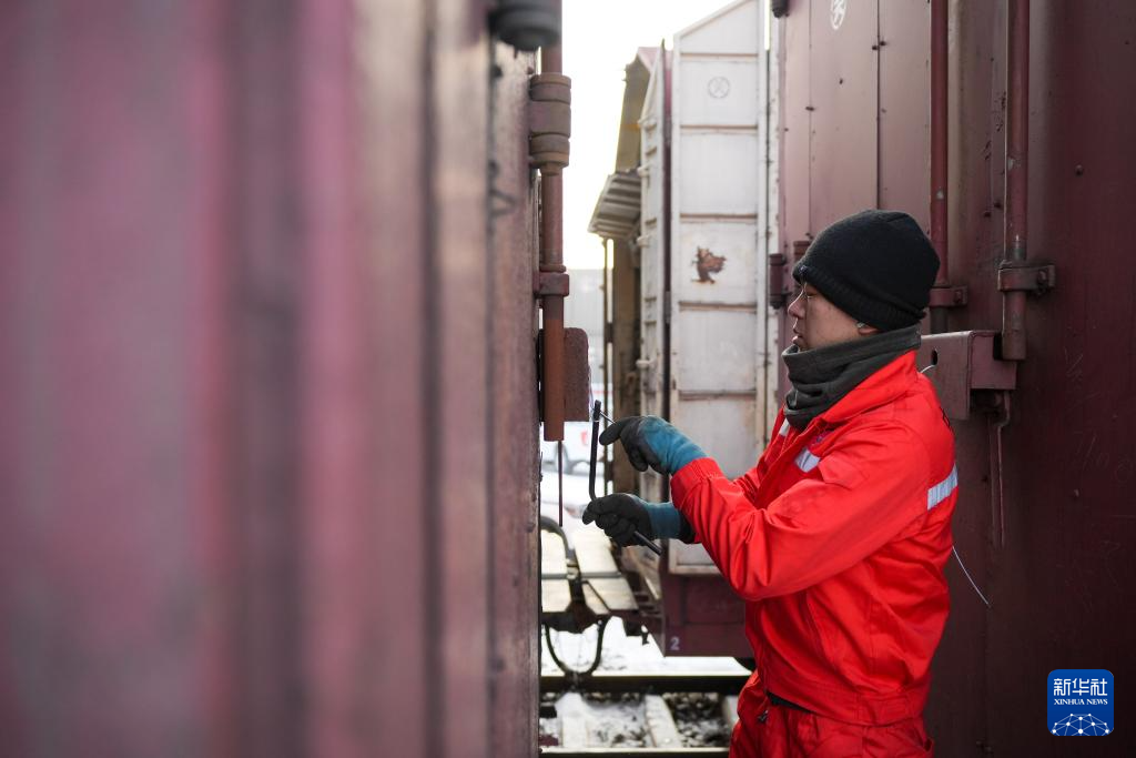 新春走基层丨给爱车买张春运火车票