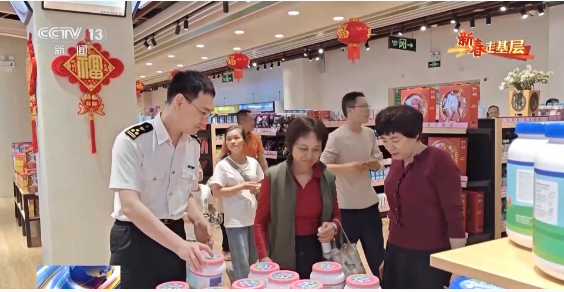 新春走基层丨电话从早响到晚、调试设备到深夜……他们这样为自贸港“守国门、促发展” 新春走基层丨电话从早响到晚、调试设备到深夜……他们这样为自贸港“守国门、促发展”