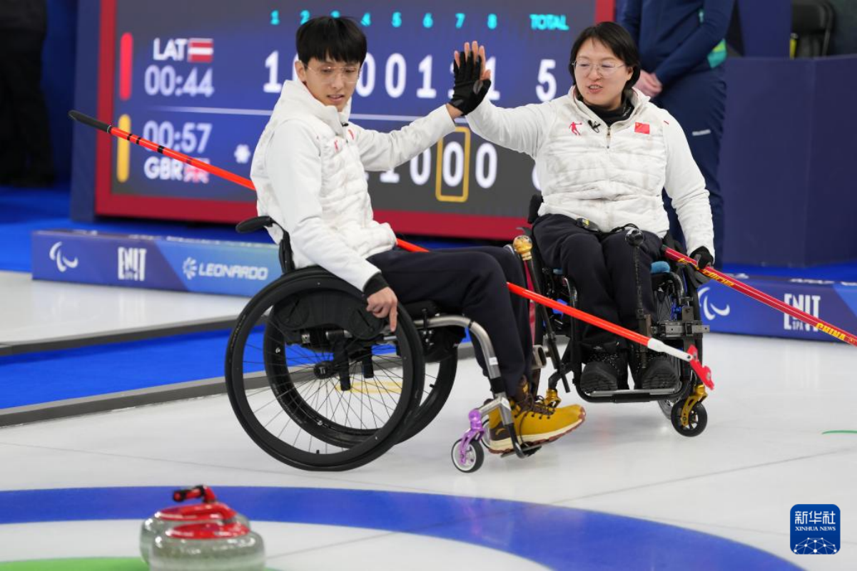冬残奥会——轮椅冰壶混双循环赛：中国队胜意大利队