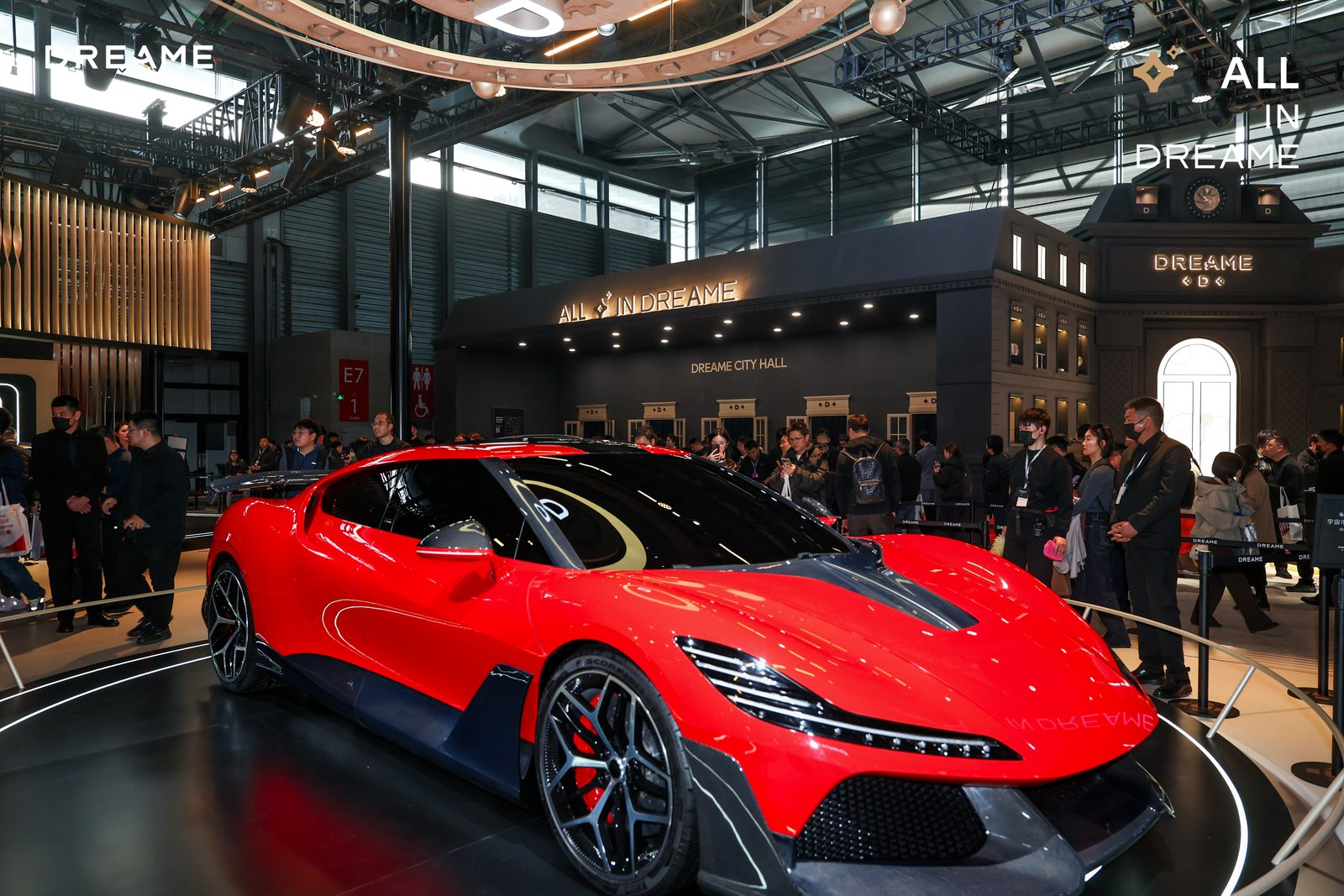 追觅“人车家天地芯”生态亮相AWE2026