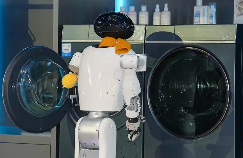 AWE2026｜海尔智家发布AI之眼2.0和家庭机器人