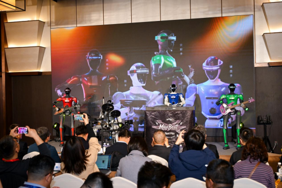 慧聚生态灵启未来 具身智能机器人走向真实应用新阶段