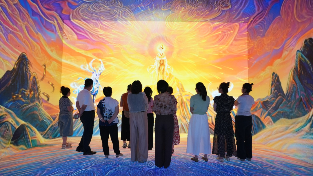 北京超高清视听·行|京疆千里携手,超高清视听“燃动”盛夏和田!