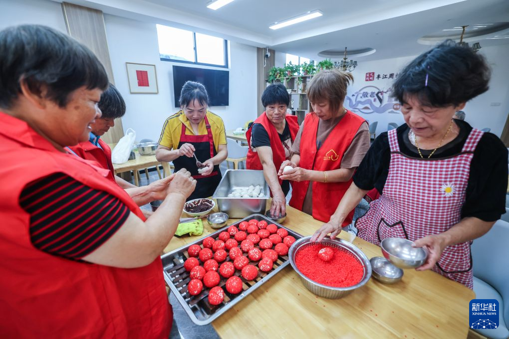 浙江诸暨:重阳情暖乡村爱心食堂