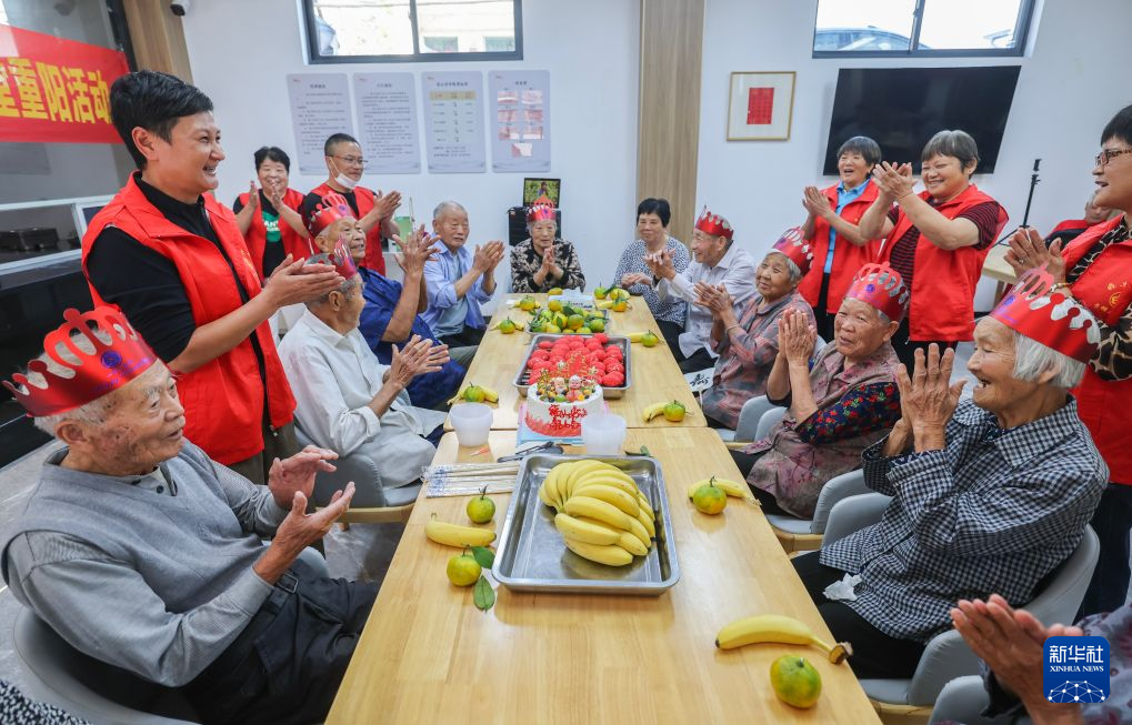 浙江诸暨:重阳情暖乡村爱心食堂