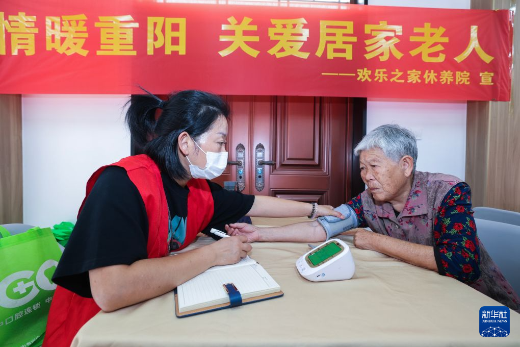 浙江诸暨:重阳情暖乡村爱心食堂